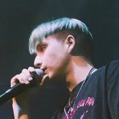 聆聽 brghtn、觀看音樂影片、閱讀小傳、查看巡演日期等！