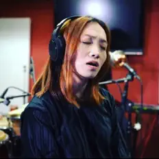 Écoutez Janice Chan, regardez des vidéoclips, lisez la biographie, consultez les dates de tournée et plus encore !