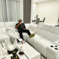 收听 SHON-D、观看音乐视频、阅读小传、查看巡演日期等 ！