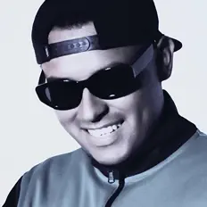 Posłuchaj wykonawcy Dadois, obejrzyj teledyski, przeczytaj biografię, zobacz daty tras koncertowych i nie tylko!