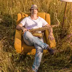 聆聽 Igor Gerzina、觀看音樂影片、閱讀小傳、查看巡演日期等！