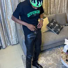 Temieneutron सुनें, म्यूज़िक वीडियो देखें, बायो पढ़ें, दौरे की तारीखें और बहुत कुछ देखें!