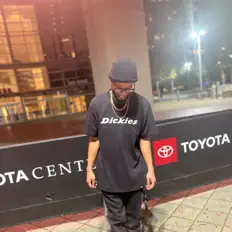 聆聽 YungWayne、觀看音樂影片、閱讀小傳、查看巡演日期等！