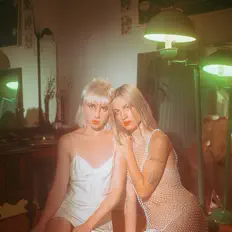 Escucha a Chaos Chaos, mira videos musicales, lee su biografía, consulta las fechas de las gira y más.