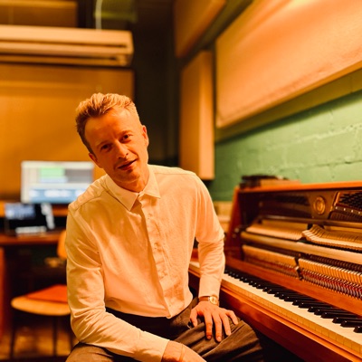Listen to Jakob Gerhardt, watch music videos, read bio, see tour dates & more!