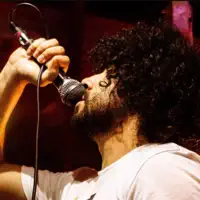 Poslechněte si interpreta undefined, sledujte hudební videa, přečtěte si životopis, podívejte se na data turné a další informace.