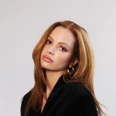 Poslechněte si interpreta Bava, sledujte hudební videa, přečtěte si životopis, podívejte se na data turné a další informace.