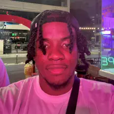 Hör dir Fu3go an, schau dir Musikvideos an, lies die Biografie, finde Tourdaten und mehr!