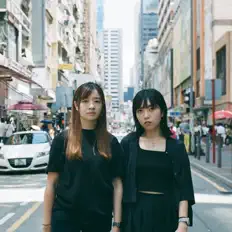 收听 Black Moon、观看音乐视频、阅读小传、查看巡演日期等 ！