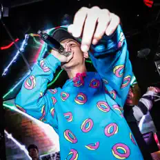 Kacawを聴いたり、ミュージックビデオを鑑賞したり、経歴やツアー日程などを確認したりしましょう！