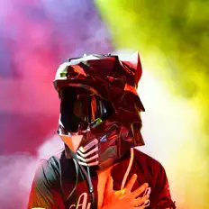 Escucha a Ausequa, mira videos musicales, lee su biografía, consulta las fechas de las gira y más.