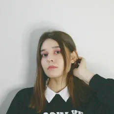 Poslechněte si interpreta Эмми, sledujte hudební videa, přečtěte si životopis, podívejte se na data turné a další informace.