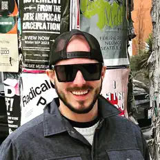 Ακούστε περιεχόμενο από USELUBE, παρακολουθήστε μουσικά βίντεο, διαβάστε το βιογραφικό, δείτε ημερομηνίες περιοδείας, και πολλά ακόμη!