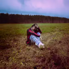 聆聽 Yung Trench、觀看音樂影片、閱讀小傳、查看巡演日期等！