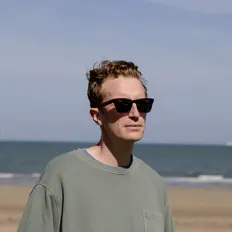 Listen to Oisin Leech, watch music videos, read bio, see tour dates & more!