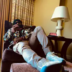 Écoutez J.Bles, regardez des vidéoclips, lisez la biographie, consultez les dates de tournée et plus encore !