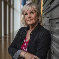 undefined: песни, клипы, биография, даты выступлений и многое другое.