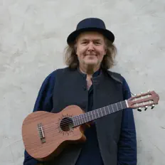 Escucha a Gerhard Schöne, mira videos musicales, lee su biografía, consulta las fechas de las gira y más.