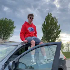 Solem을(를) 듣고, 뮤직 비디오를 보고, 약력을 읽고, 투어 일정 등을 확인하세요!