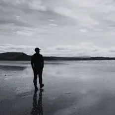 SUBMINIMAL.を聴いたり、ミュージックビデオを鑑賞したり、経歴やツアー日程などを確認したりしましょう！