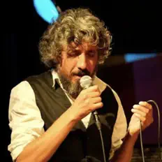 Listen to Esrarê Deyîr, watch music videos, read bio, see tour dates & more!