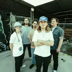 聆聽 Imperial Tide、觀看音樂影片、閱讀小傳、查看巡演日期等！
