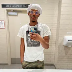 聆聽 Mike J.、觀看音樂影片、閱讀小傳、查看巡演日期等！