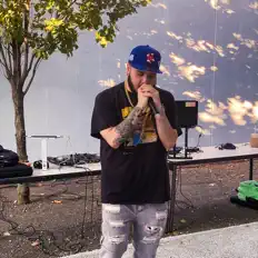 收听 Bossman、观看音乐视频、阅读小传、查看巡演日期等 ！