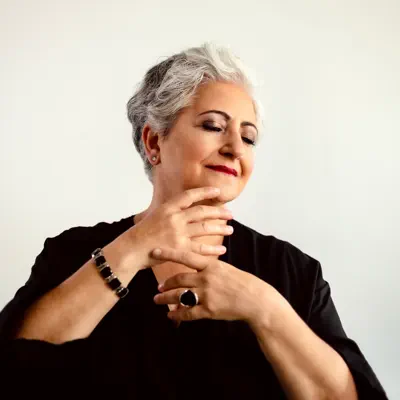 Listen to İlda Simonıan, watch music videos, read bio, see tour dates & more!