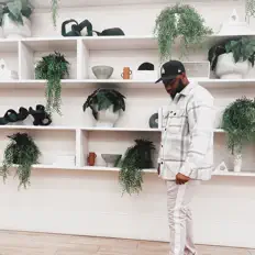 Ακούστε περιεχόμενο από Kingisrael, παρακολουθήστε μουσικά βίντεο, διαβάστε το βιογραφικό, δείτε ημερομηνίες περιοδείας, και πολλά ακόμη!