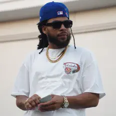 Dengarkan CHAD, tonton video musik, baca bio, lihat tanggal tur & lainnya!