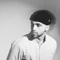 magicboiを聴いたり、ミュージックビデオを鑑賞したり、経歴やツアー日程などを確認したりしましょう！