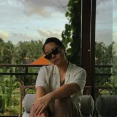 Dengarkan Sarah Cho, tonton video musik, baca bio, lihat tanggal tur & lainnya!