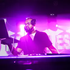 收听 Kamari Esson、观看音乐视频、阅读小传、查看巡演日期等 ！