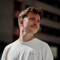 Écoutez undefined, regardez des vidéoclips, lisez la biographie, consultez les dates de tournée et plus encore !