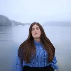 Poslechněte si interpreta Amalie Eldnes, sledujte hudební videa, přečtěte si životopis, podívejte se na data turné a další informace.