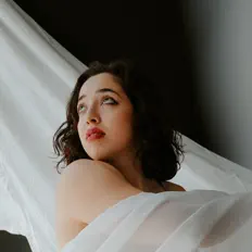 Écoutez Nova Rae, regardez des vidéoclips, lisez la biographie, consultez les dates de tournée et plus encore !