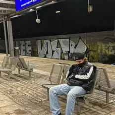 Posłuchaj wykonawcy yungsymon, obejrzyj teledyski, przeczytaj biografię, zobacz daty tras koncertowych i nie tylko!