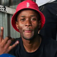 收听 LoxionJ、观看音乐视频、阅读小传、查看巡演日期等 ！