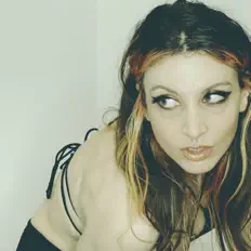 Escucha a M.I.U, mira videos musicales, lee su biografía, consulta las fechas de las gira y más.