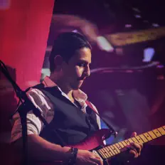 Posłuchaj wykonawcy Johnny G, obejrzyj teledyski, przeczytaj biografię, zobacz daty tras koncertowych i nie tylko!