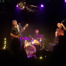 Luister naar Torio Trio, bekijk muziekvideo's, lees de bio, bekijk de tourdata, en meer!