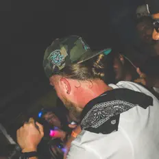 Escucha a Lu Hound, mira vídeos musicales, lee la biografía, consulta fechas de giras y mucho más.