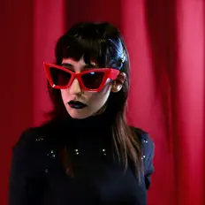 Poslechněte si interpreta Gogh Gogh, sledujte hudební videa, přečtěte si životopis, podívejte se na data turné a další informace.