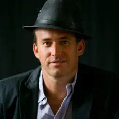 Ακούστε περιεχόμενο από Ryan Hiller, παρακολουθήστε μουσικά βίντεο, διαβάστε το βιογραφικό, δείτε ημερομηνίες περιοδείας, και πολλά ακόμη!