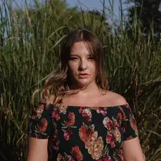 Luister naar Jessi Alice, bekijk muziekvideo's, lees de bio, bekijk de tourdata, en meer!