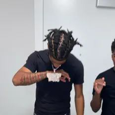 Hitman_wopを聴いたり、ミュージックビデオを鑑賞したり、経歴やツアー日程などを確認したりしましょう！