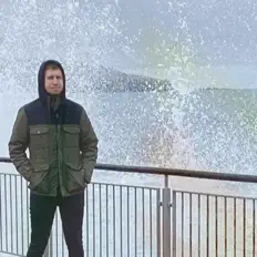 收听 American French Fries、观看音乐视频、阅读小传、查看巡演日期等 ！