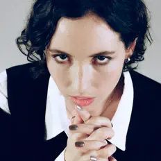 Isla Noon: песни, клипы, биография, даты выступлений и многое другое.