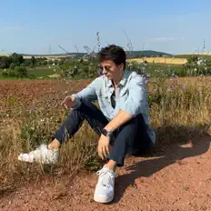 聆聽 William Walford、觀看音樂影片、閱讀小傳、查看巡演日期等！